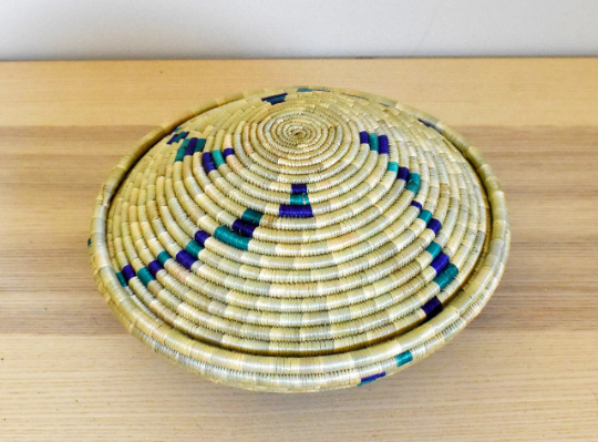 African Woven Covered Basket, Authentic Rwanda Basket, Woven Bowl, Natural Sisal Fiber, Dining Centerpiece, Fruit & Bread Basket, Tortilla Basket