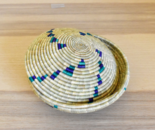 African Woven Covered Basket, Authentic Rwanda Basket, Woven Bowl, Natural Sisal Fiber, Dining Centerpiece, Fruit & Bread Basket, Tortilla Basket