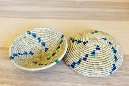 African Woven Covered Basket, Authentic Rwanda Basket, Woven Bowl, Natural Sisal Fiber, Dining Centerpiece, Fruit & Bread Basket, Tortilla Basket